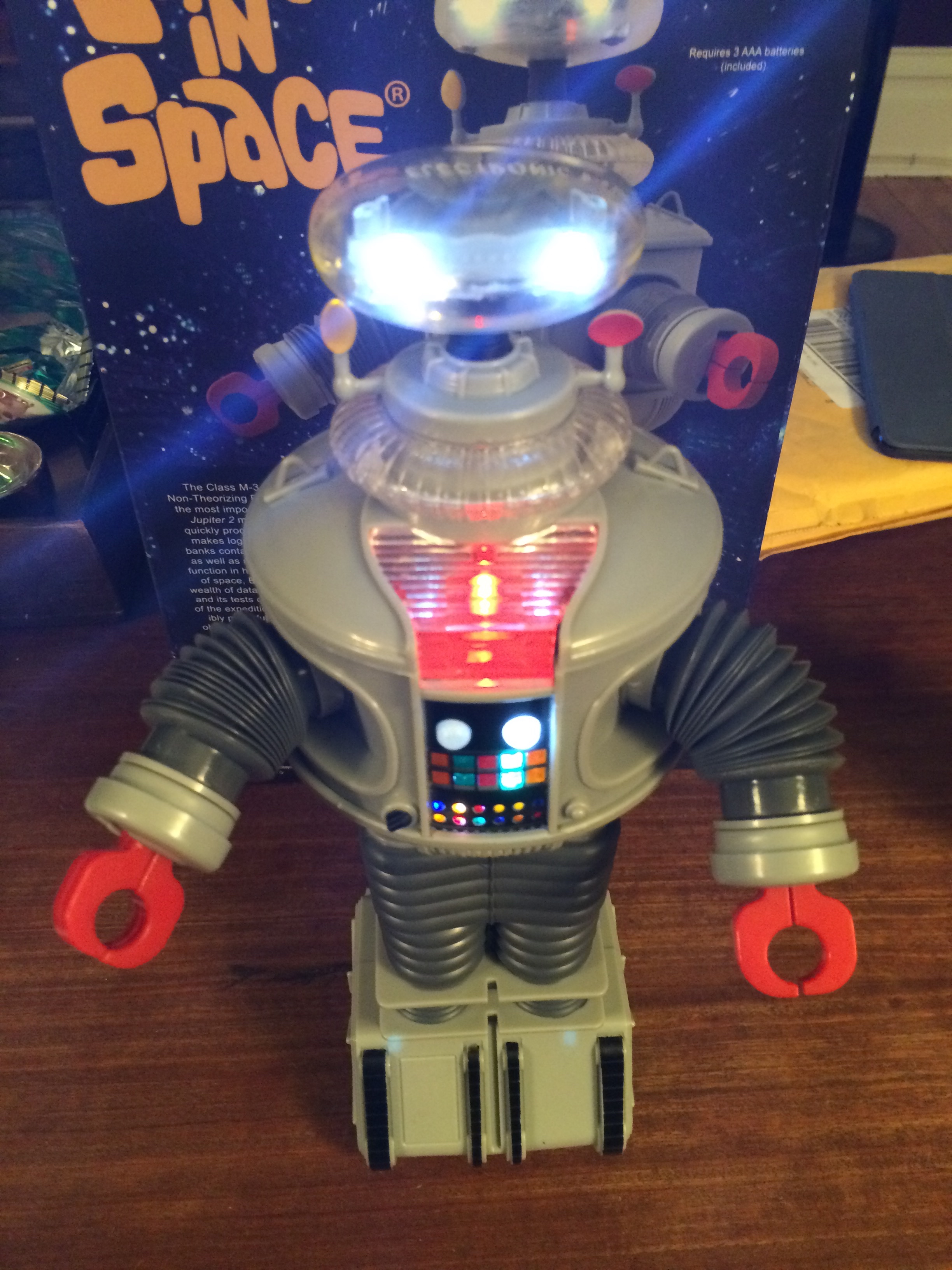 Lost In Space B9 Electronic Talking Robot Diamond Select Toys 