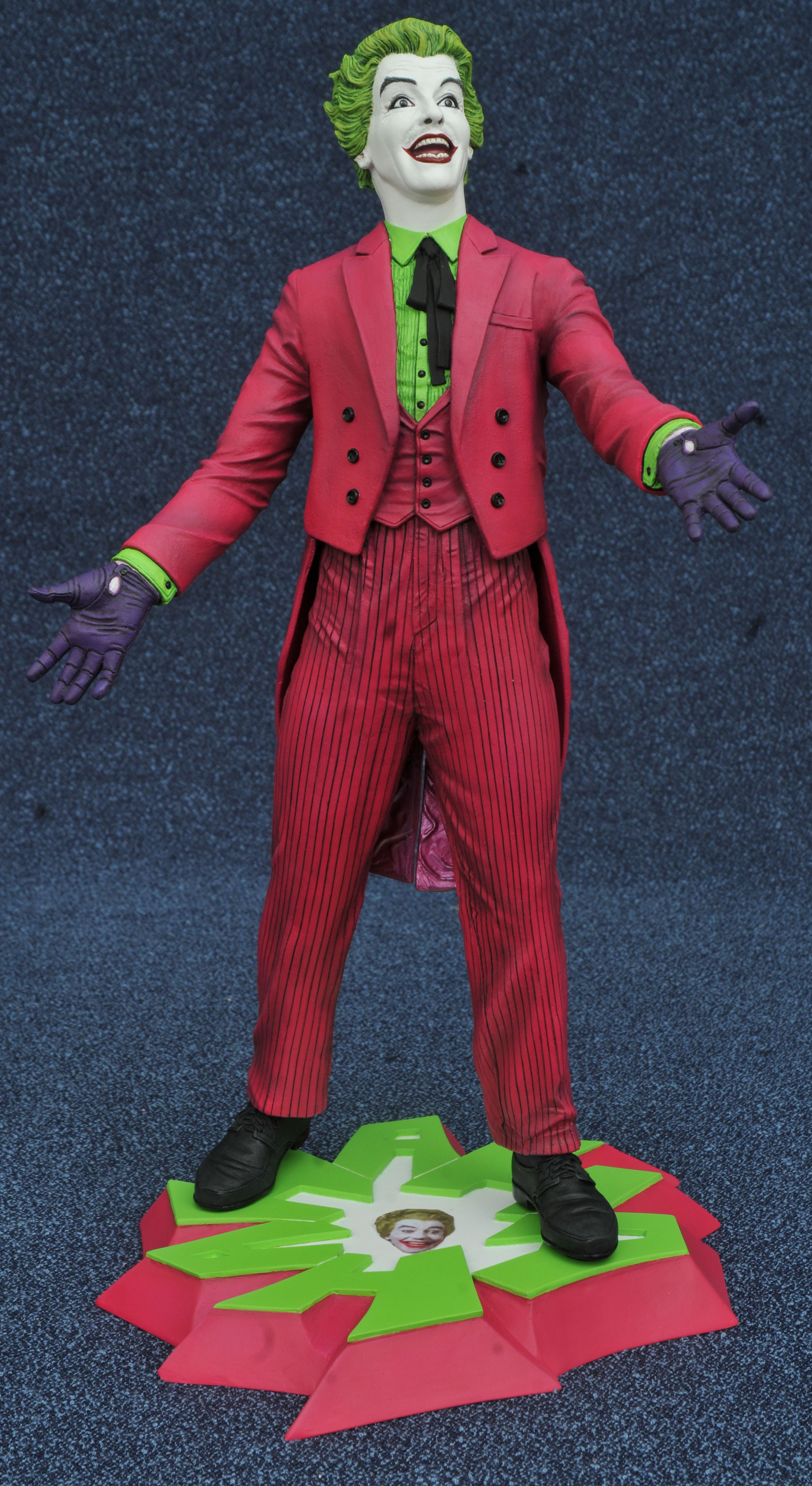 joker statue persona